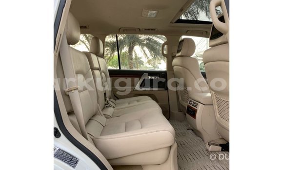 Nunua Imported Toyota Land Cruiser Nyeupe Gari ndani ya Import - Dubai nchini Bujumbura Nunua Imported Toyota Land Cruiser Nyeupe Gari ndani ya Import - Dubai nchini Bujumbura