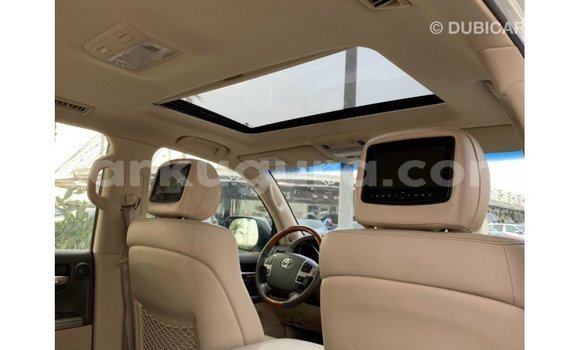 Nunua Imported Toyota Land Cruiser Nyeupe Gari ndani ya Import - Dubai nchini Bujumbura Nunua Imported Toyota Land Cruiser Nyeupe Gari ndani ya Import - Dubai nchini Bujumbura