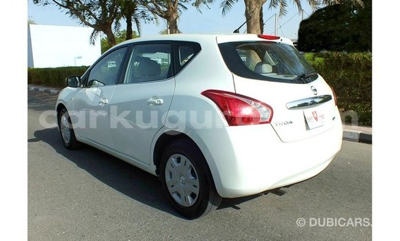 Nunua Imported Nissan Tiida Nyeupe Gari ndani ya Import - Dubai nchini Bujumbura Nunua Imported Nissan Tiida Nyeupe Gari ndani ya Import - Dubai nchini Bujumbura