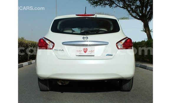 Nunua Imported Nissan Tiida Nyeupe Gari ndani ya Import - Dubai nchini Bujumbura Nunua Imported Nissan Tiida Nyeupe Gari ndani ya Import - Dubai nchini Bujumbura