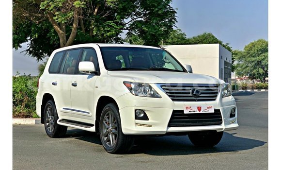 Acheter Import Voiture Lexus LX Blanc à Import - Dubai, Bujumbura