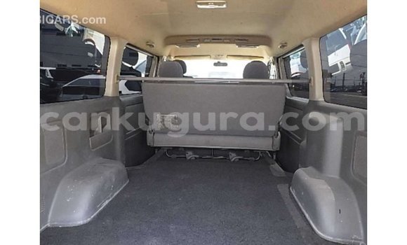 Acheter Import Voiture Toyota Regius Blanc à Import - Dubai, Bujumbura Acheter Import Voiture Toyota Regius Blanc à Import - Dubai, Bujumbura