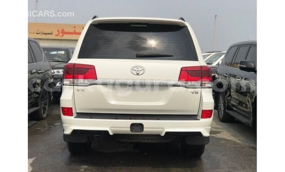 Buy Import Toyota Land Cruiser White Car in Import - Dubai in Bujumbura Buy Import Toyota Land Cruiser White Car in Import - Dubai in Bujumbura