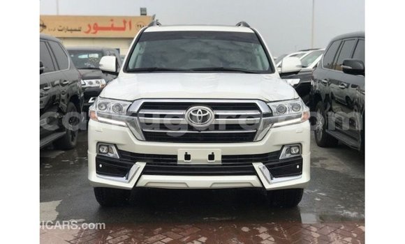 Buy Import Toyota Land Cruiser White Car in Import - Dubai in Bujumbura Buy Import Toyota Land Cruiser White Car in Import - Dubai in Bujumbura