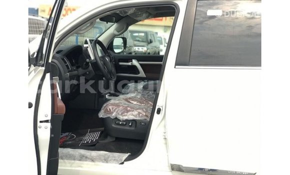 Nunua Imported Toyota Land Cruiser Nyeupe Gari ndani ya Import - Dubai nchini Bujumbura Nunua Imported Toyota Land Cruiser Nyeupe Gari ndani ya Import - Dubai nchini Bujumbura