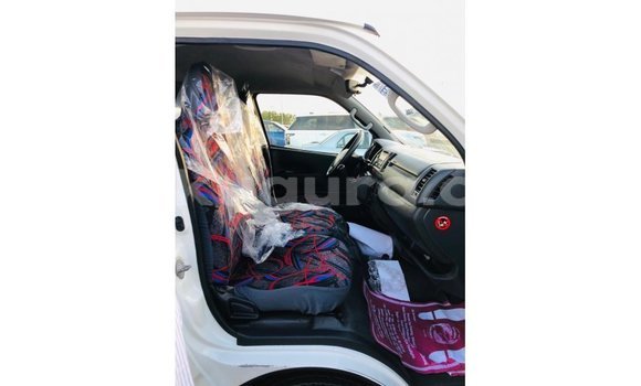 Nunua Imported Toyota Hiace Nyeupe Gari ndani ya Import - Dubai nchini Bujumbura Nunua Imported Toyota Hiace Nyeupe Gari ndani ya Import - Dubai nchini Bujumbura
