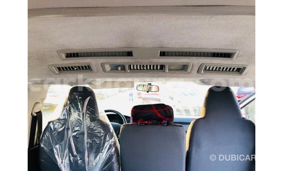 Nunua Imported Toyota Hiace Nyeupe Gari ndani ya Import - Dubai nchini Bujumbura Nunua Imported Toyota Hiace Nyeupe Gari ndani ya Import - Dubai nchini Bujumbura