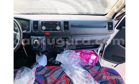Nunua Imported Toyota Hiace Nyeupe Gari ndani ya Import - Dubai nchini Bujumbura Nunua Imported Toyota Hiace Nyeupe Gari ndani ya Import - Dubai nchini Bujumbura