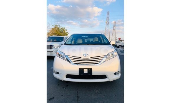 Nunua Imported Toyota Sienna Nyeupe Gari ndani ya Import - Dubai nchini Bujumbura Nunua Imported Toyota Sienna Nyeupe Gari ndani ya Import - Dubai nchini Bujumbura