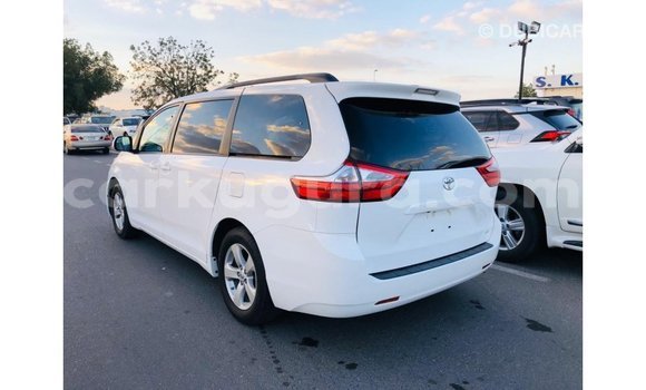 Nunua Imported Toyota Sienna Nyeupe Gari ndani ya Import - Dubai nchini Bujumbura Nunua Imported Toyota Sienna Nyeupe Gari ndani ya Import - Dubai nchini Bujumbura