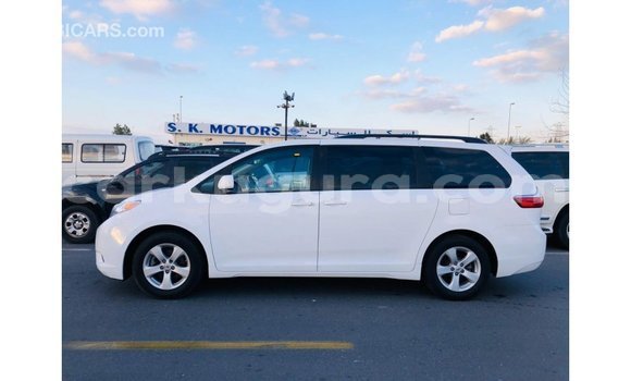 Nunua Imported Toyota Sienna Nyeupe Gari ndani ya Import - Dubai nchini Bujumbura Nunua Imported Toyota Sienna Nyeupe Gari ndani ya Import - Dubai nchini Bujumbura