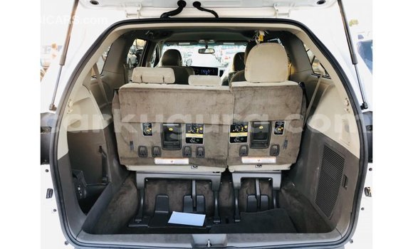 Nunua Imported Toyota Sienna Nyeupe Gari ndani ya Import - Dubai nchini Bujumbura Nunua Imported Toyota Sienna Nyeupe Gari ndani ya Import - Dubai nchini Bujumbura