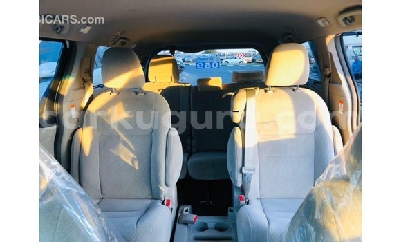 Nunua Imported Toyota Sienna Nyeupe Gari ndani ya Import - Dubai nchini Bujumbura Nunua Imported Toyota Sienna Nyeupe Gari ndani ya Import - Dubai nchini Bujumbura