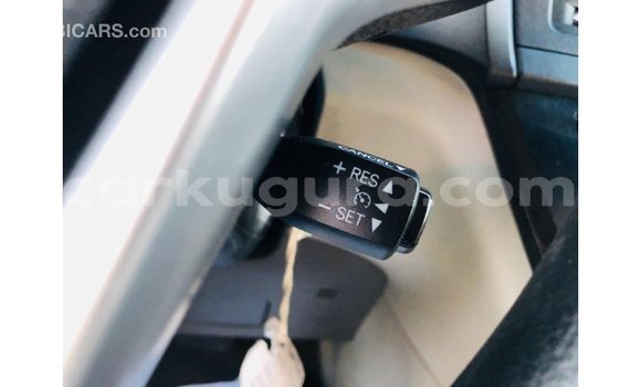 Nunua Imported Toyota Sienna Nyeupe Gari ndani ya Import - Dubai nchini Bujumbura Nunua Imported Toyota Sienna Nyeupe Gari ndani ya Import - Dubai nchini Bujumbura