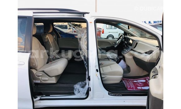 Nunua Imported Toyota Sienna Nyeupe Gari ndani ya Import - Dubai nchini Bujumbura Nunua Imported Toyota Sienna Nyeupe Gari ndani ya Import - Dubai nchini Bujumbura