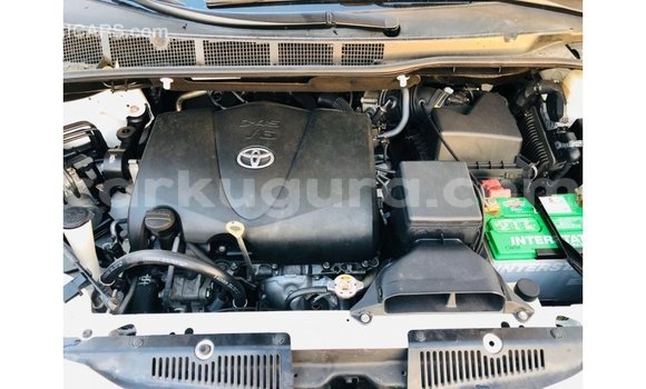 Nunua Imported Toyota Sienna Nyeupe Gari ndani ya Import - Dubai nchini Bujumbura Nunua Imported Toyota Sienna Nyeupe Gari ndani ya Import - Dubai nchini Bujumbura