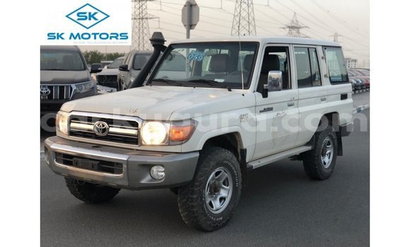 Acheter Import Voiture Toyota Land Cruiser Blanc à Import - Dubai, Bujumbura Acheter Import Voiture Toyota Land Cruiser Blanc à Import - Dubai, Bujumbura