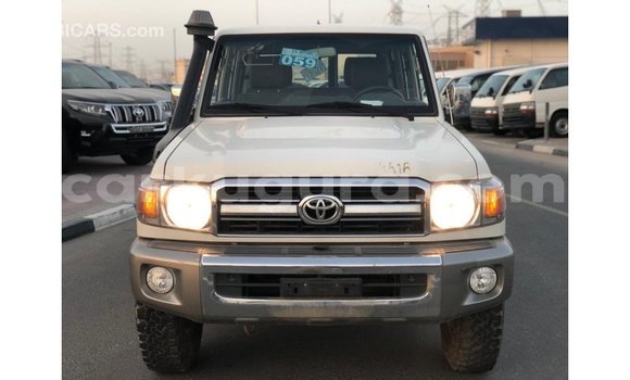 Acheter Import Voiture Toyota Land Cruiser Blanc à Import - Dubai, Bujumbura Acheter Import Voiture Toyota Land Cruiser Blanc à Import - Dubai, Bujumbura