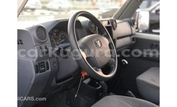 Acheter Import Voiture Toyota Land Cruiser Blanc à Import - Dubai, Bujumbura Acheter Import Voiture Toyota Land Cruiser Blanc à Import - Dubai, Bujumbura