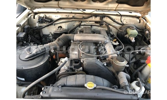 Acheter Import Voiture Toyota Land Cruiser Blanc à Import - Dubai, Bujumbura Acheter Import Voiture Toyota Land Cruiser Blanc à Import - Dubai, Bujumbura