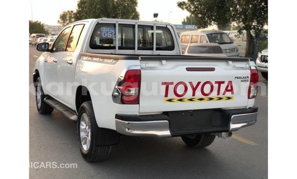 Nunua Imported Toyota Hilux Nyeupe Gari ndani ya Import - Dubai nchini Bujumbura Nunua Imported Toyota Hilux Nyeupe Gari ndani ya Import - Dubai nchini Bujumbura