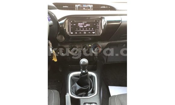Nunua Imported Toyota Hilux Nyeupe Gari ndani ya Import - Dubai nchini Bujumbura Nunua Imported Toyota Hilux Nyeupe Gari ndani ya Import - Dubai nchini Bujumbura
