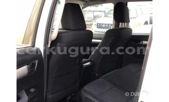 Nunua Imported Toyota Hilux Nyeupe Gari ndani ya Import - Dubai nchini Bujumbura Nunua Imported Toyota Hilux Nyeupe Gari ndani ya Import - Dubai nchini Bujumbura