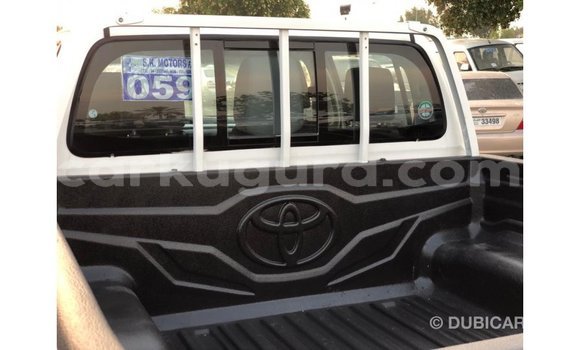 Nunua Imported Toyota Hilux Nyeupe Gari ndani ya Import - Dubai nchini Bujumbura Nunua Imported Toyota Hilux Nyeupe Gari ndani ya Import - Dubai nchini Bujumbura