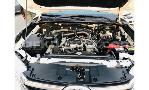 Nunua Imported Toyota Hilux Nyeupe Gari ndani ya Import - Dubai nchini Bujumbura Nunua Imported Toyota Hilux Nyeupe Gari ndani ya Import - Dubai nchini Bujumbura