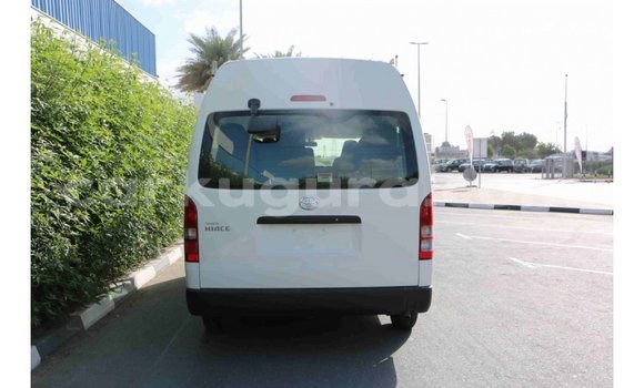 Acheter Import Voiture Toyota Hiace Blanc à Import - Dubai, Bujumbura Acheter Import Voiture Toyota Hiace Blanc à Import - Dubai, Bujumbura