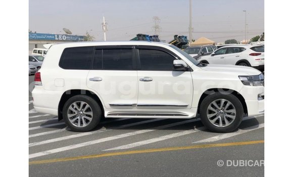 Nunua Imported Toyota Land Cruiser Nyeupe Gari ndani ya Import - Dubai nchini Bujumbura Nunua Imported Toyota Land Cruiser Nyeupe Gari ndani ya Import - Dubai nchini Bujumbura