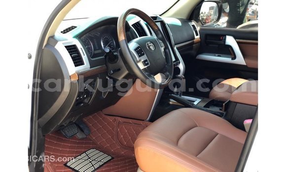 Nunua Imported Toyota Land Cruiser Nyeupe Gari ndani ya Import - Dubai nchini Bujumbura Nunua Imported Toyota Land Cruiser Nyeupe Gari ndani ya Import - Dubai nchini Bujumbura