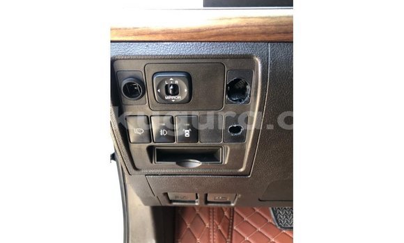 Nunua Imported Toyota Land Cruiser Nyeupe Gari ndani ya Import - Dubai nchini Bujumbura Nunua Imported Toyota Land Cruiser Nyeupe Gari ndani ya Import - Dubai nchini Bujumbura