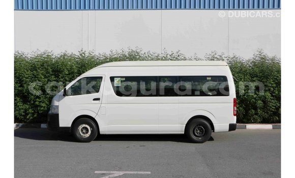 Acheter Import Voiture Toyota Hiace Blanc à Import - Dubai, Bujumbura Acheter Import Voiture Toyota Hiace Blanc à Import - Dubai, Bujumbura