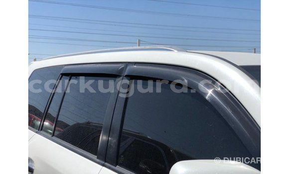 Nunua Imported Toyota Land Cruiser Nyeupe Gari ndani ya Import - Dubai nchini Bujumbura Nunua Imported Toyota Land Cruiser Nyeupe Gari ndani ya Import - Dubai nchini Bujumbura