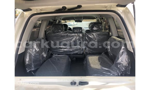 Acheter Import Voiture Toyota Land Cruiser Blanc à Import - Dubai, Bujumbura Acheter Import Voiture Toyota Land Cruiser Blanc à Import - Dubai, Bujumbura