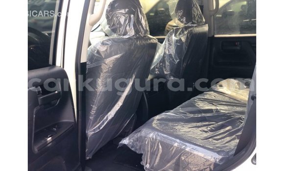 Acheter Import Voiture Toyota Land Cruiser Blanc à Import - Dubai, Bujumbura Acheter Import Voiture Toyota Land Cruiser Blanc à Import - Dubai, Bujumbura