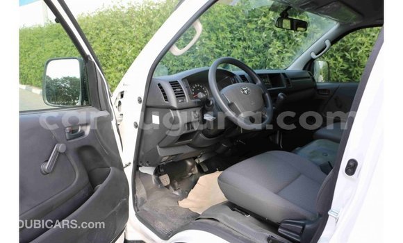 Nunua Imported Toyota Hiace Nyeupe Gari ndani ya Import - Dubai nchini Bujumbura Nunua Imported Toyota Hiace Nyeupe Gari ndani ya Import - Dubai nchini Bujumbura