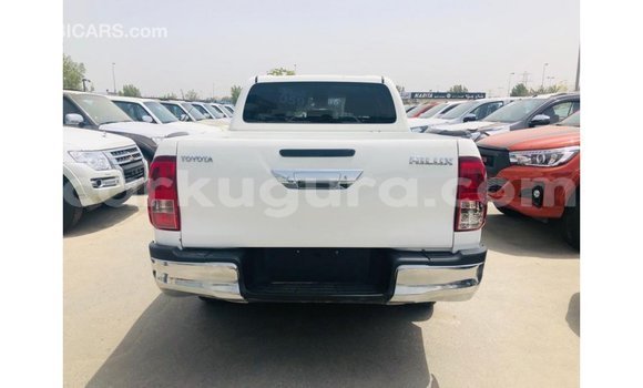 Nunua Imported Toyota Hilux Nyeupe Gari ndani ya Import - Dubai nchini Bujumbura Nunua Imported Toyota Hilux Nyeupe Gari ndani ya Import - Dubai nchini Bujumbura