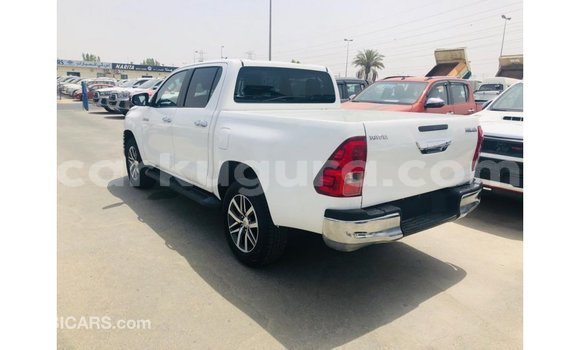 Nunua Imported Toyota Hilux Nyeupe Gari ndani ya Import - Dubai nchini Bujumbura Nunua Imported Toyota Hilux Nyeupe Gari ndani ya Import - Dubai nchini Bujumbura