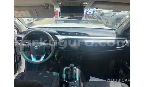Nunua Imported Toyota Hilux Nyeupe Gari ndani ya Import - Dubai nchini Bujumbura Nunua Imported Toyota Hilux Nyeupe Gari ndani ya Import - Dubai nchini Bujumbura