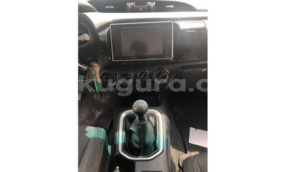 Nunua Imported Toyota Hilux Nyeupe Gari ndani ya Import - Dubai nchini Bujumbura Nunua Imported Toyota Hilux Nyeupe Gari ndani ya Import - Dubai nchini Bujumbura