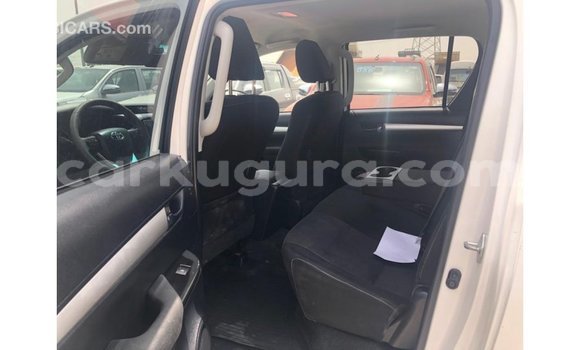Nunua Imported Toyota Hilux Nyeupe Gari ndani ya Import - Dubai nchini Bujumbura Nunua Imported Toyota Hilux Nyeupe Gari ndani ya Import - Dubai nchini Bujumbura