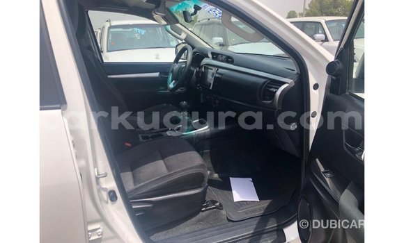 Nunua Imported Toyota Hilux Nyeupe Gari ndani ya Import - Dubai nchini Bujumbura Nunua Imported Toyota Hilux Nyeupe Gari ndani ya Import - Dubai nchini Bujumbura