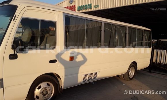 Acheter Import Voiture Toyota Coaster Blanc à Import - Dubai, Bujumbura Acheter Import Voiture Toyota Coaster Blanc à Import - Dubai, Bujumbura