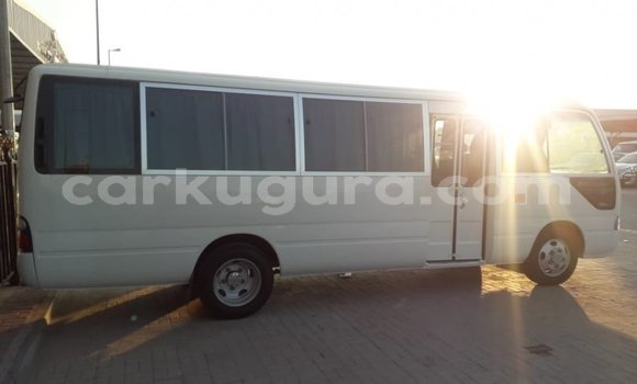 Acheter Import Voiture Toyota Coaster Blanc à Import - Dubai, Bujumbura Acheter Import Voiture Toyota Coaster Blanc à Import - Dubai, Bujumbura