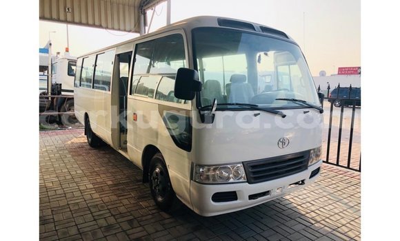 Acheter Import Voiture Toyota Coaster Blanc à Import - Dubai, Bujumbura