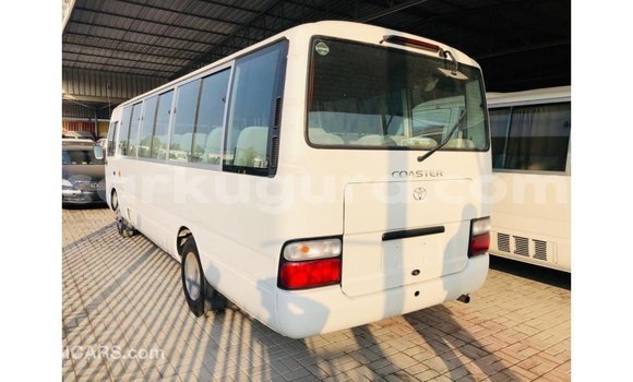 Acheter Import Voiture Toyota Coaster Blanc à Import - Dubai, Bujumbura Acheter Import Voiture Toyota Coaster Blanc à Import - Dubai, Bujumbura
