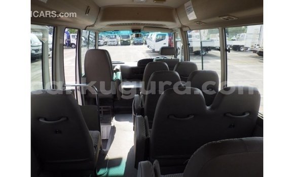 Acheter Import Voiture Toyota Coaster Blanc à Import - Dubai, Bujumbura Acheter Import Voiture Toyota Coaster Blanc à Import - Dubai, Bujumbura