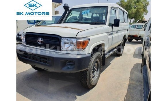 Acheter Import Voiture Toyota Land Cruiser Blanc à Import - Dubai, Bujumbura Acheter Import Voiture Toyota Land Cruiser Blanc à Import - Dubai, Bujumbura